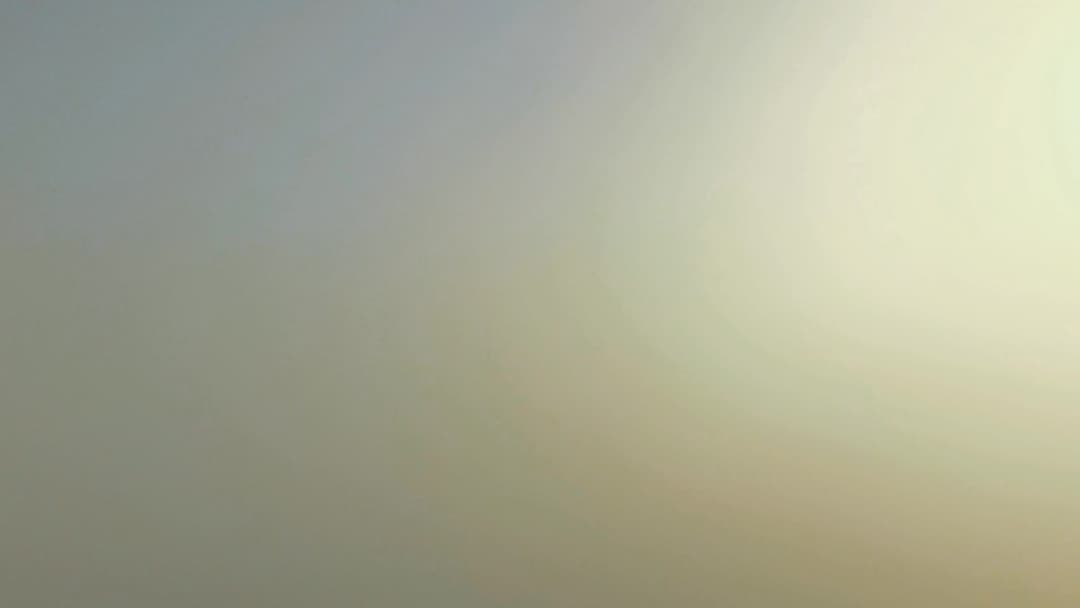 Acima das nuvens, a natureza se mostrando maravilhosa 