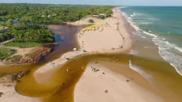 Praia de Imbassaí, litoral norte da Bahia