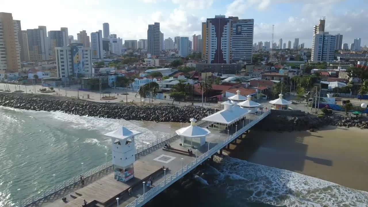 Ponte dos Ingleses e skyline de Fortaleza