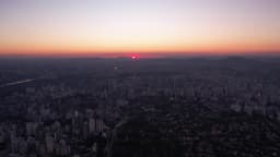 Pôr do sol sobre a cidade de São Paulo