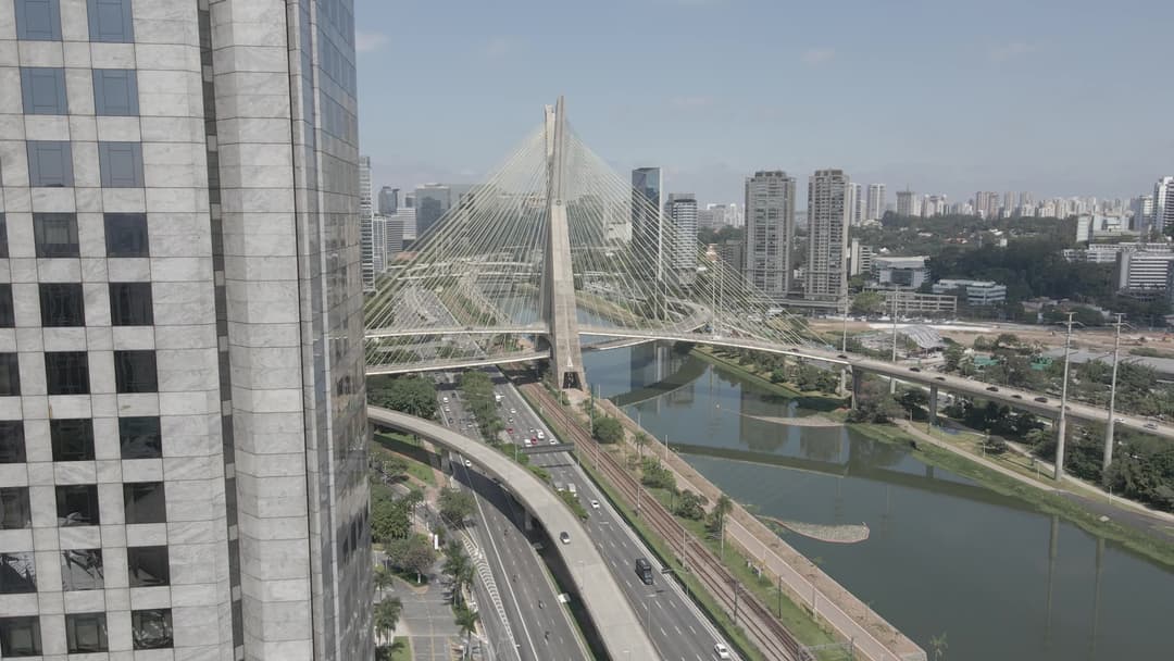 Ponte Estaiada sobre o Rio Pinheiros