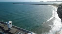 Ponte dos Ingleses e Praia Urbanos com Vista Panorâmica