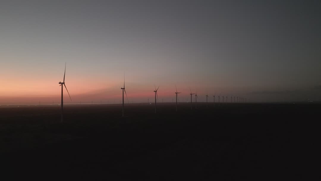 Torres de Energia Eolica ao Por do Sol