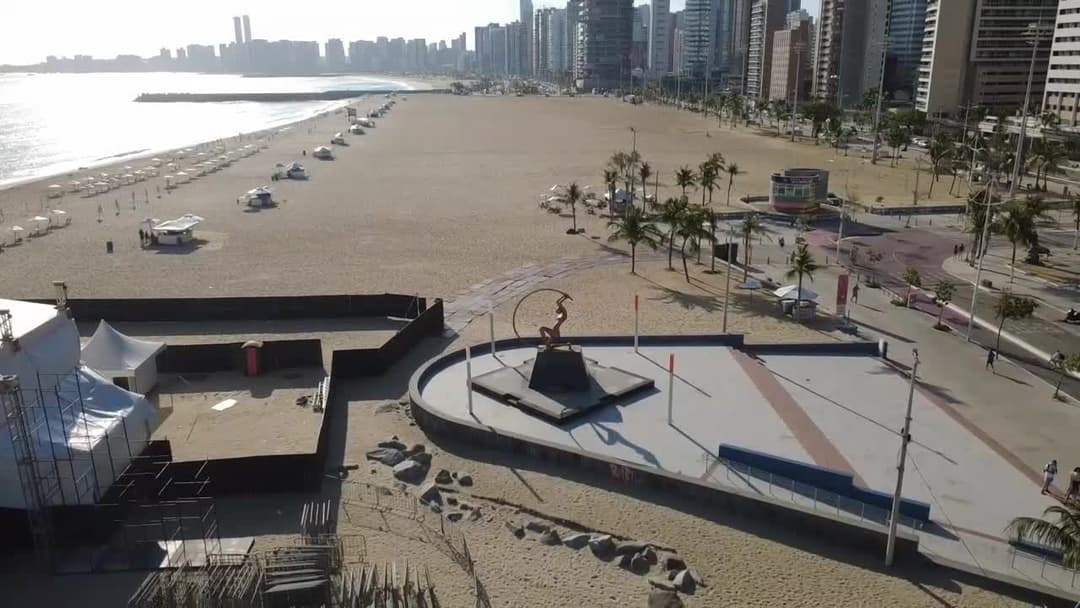 Estátua de Iracema na Praia de Iracema