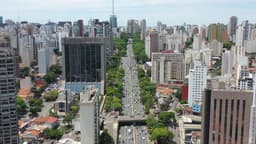 Av. 23 de maio com trânsito intenso nos dois sentidos