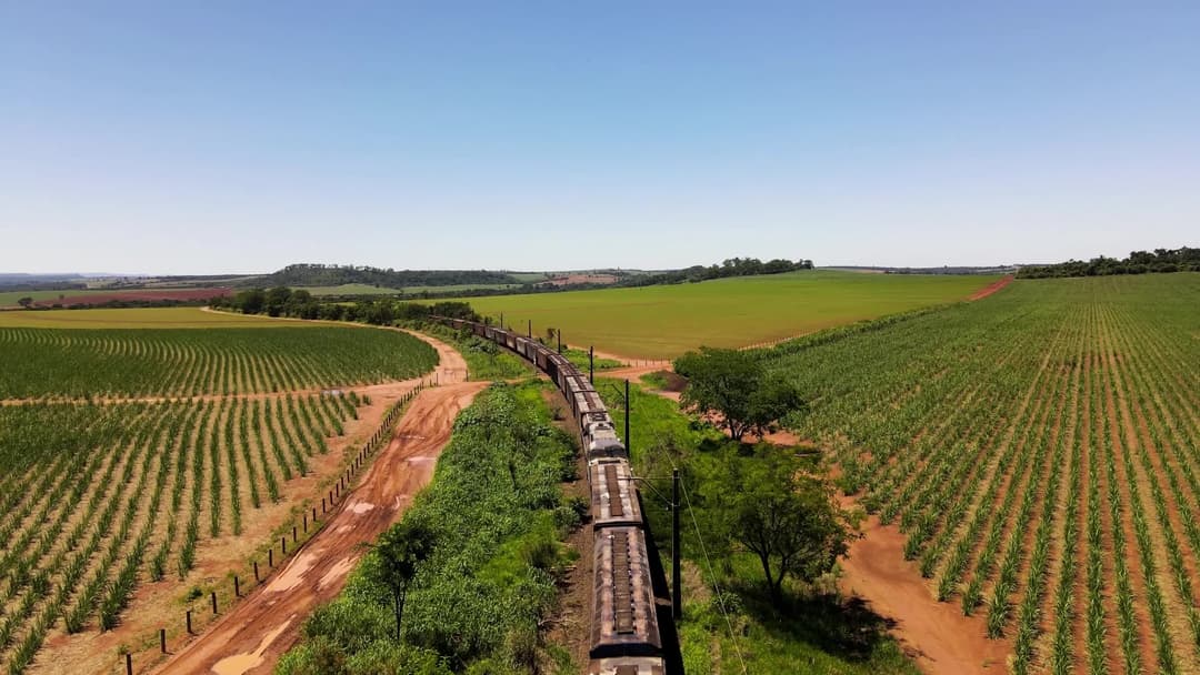 Trem partindo para seu destino