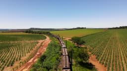 Trem partindo para seu destino