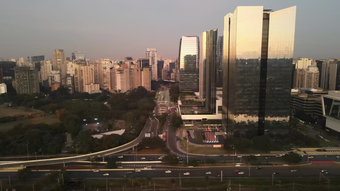 Arranha-céus modernos na Avenida Faria Lima