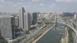 Ponte Estaiada e skyline da zona sul de SP