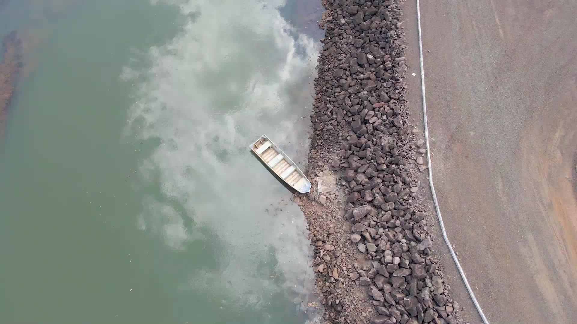 Barco na água ou nas nuvens?