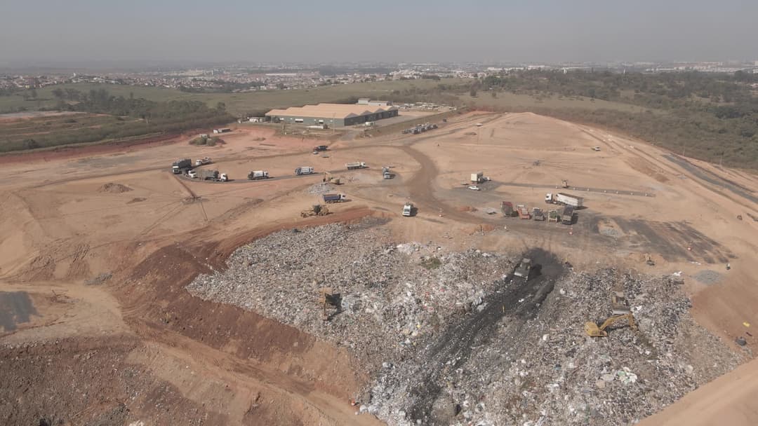 Aterro sanitário em operação