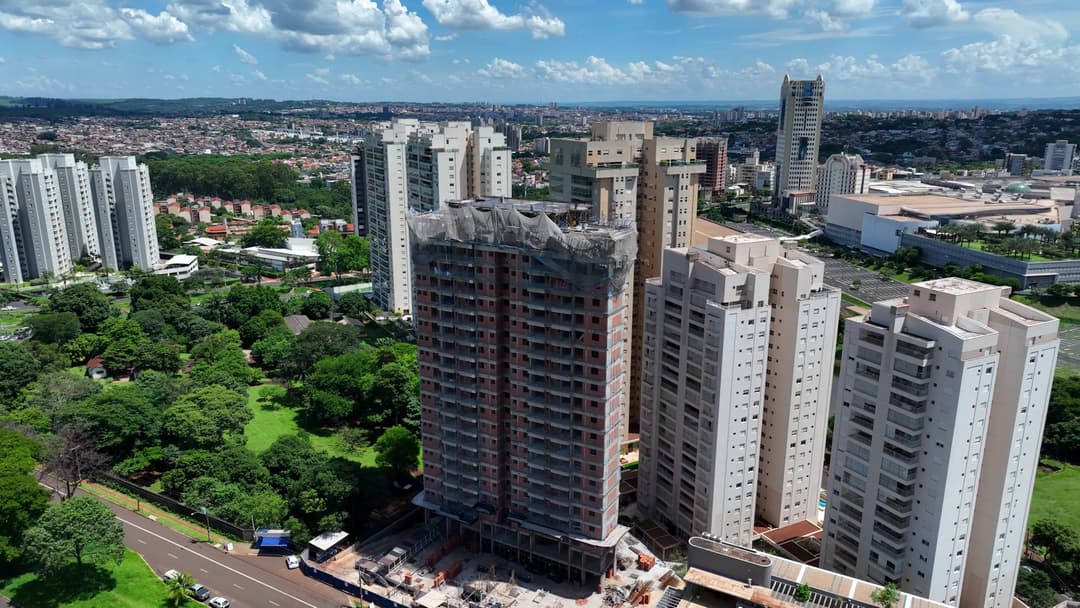 Flight over buildings next to Parque das Artes in Ribeirao Preto