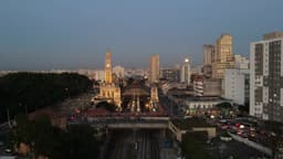 Estação da Luz iluminada ao entardecer