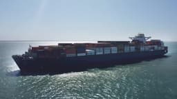 Navio Cargueiro em Movimento