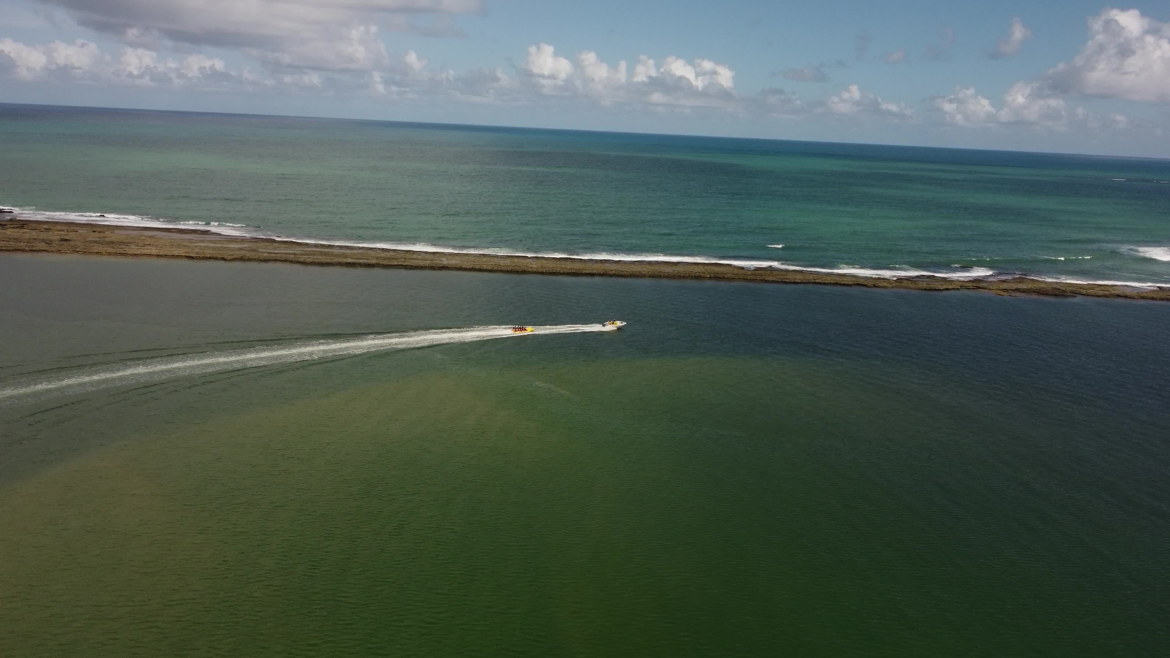 Passeio de banana boat lancha