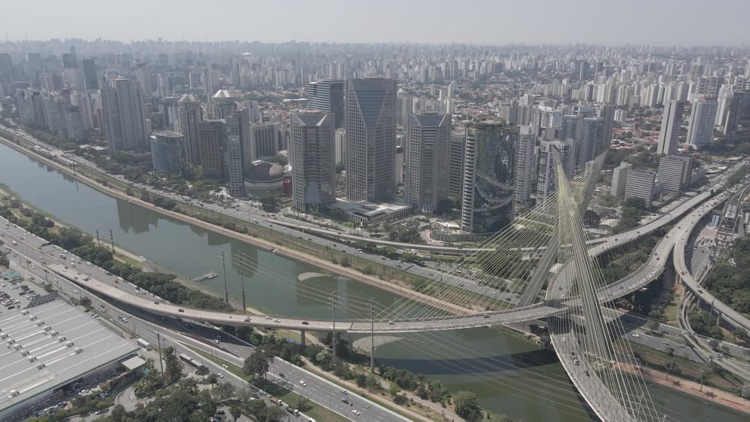 Ponte Estaiada sobre o Rio Pinheiros