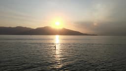 Stand Up Paddle durante o por do sol na Ilhabela