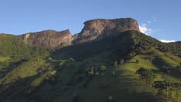 Vôo de Drone até a Pedra do baú