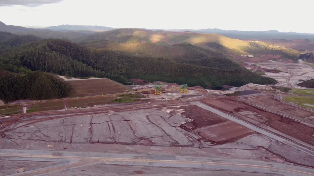 Samarco Mineração e sua longa correia transportadora - Santa Rita Durão, Mariana - MG