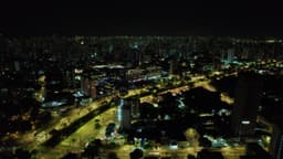  Voo noturno sobre uma das principais vias de Recife, a Av. Agamenom Magalhães II