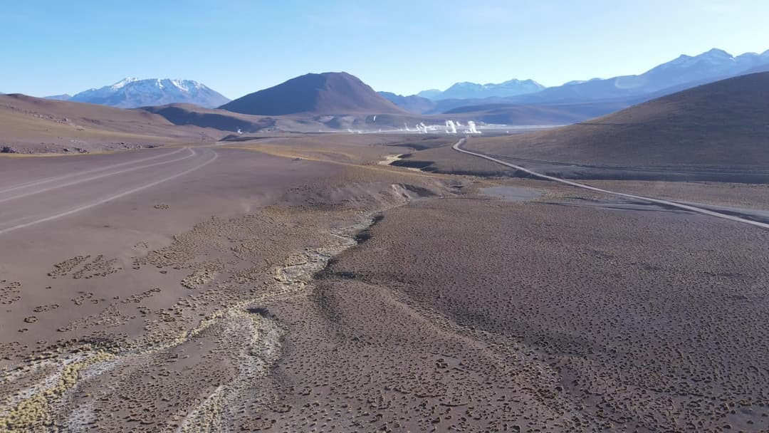 Campos de gêiseres no deserto andino
