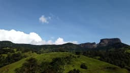 Time Lapse Complexo da Pedra do Baú com nuvens