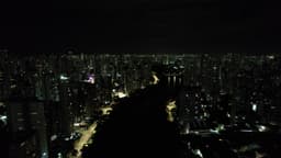 Sobrevoo noturno em Recife