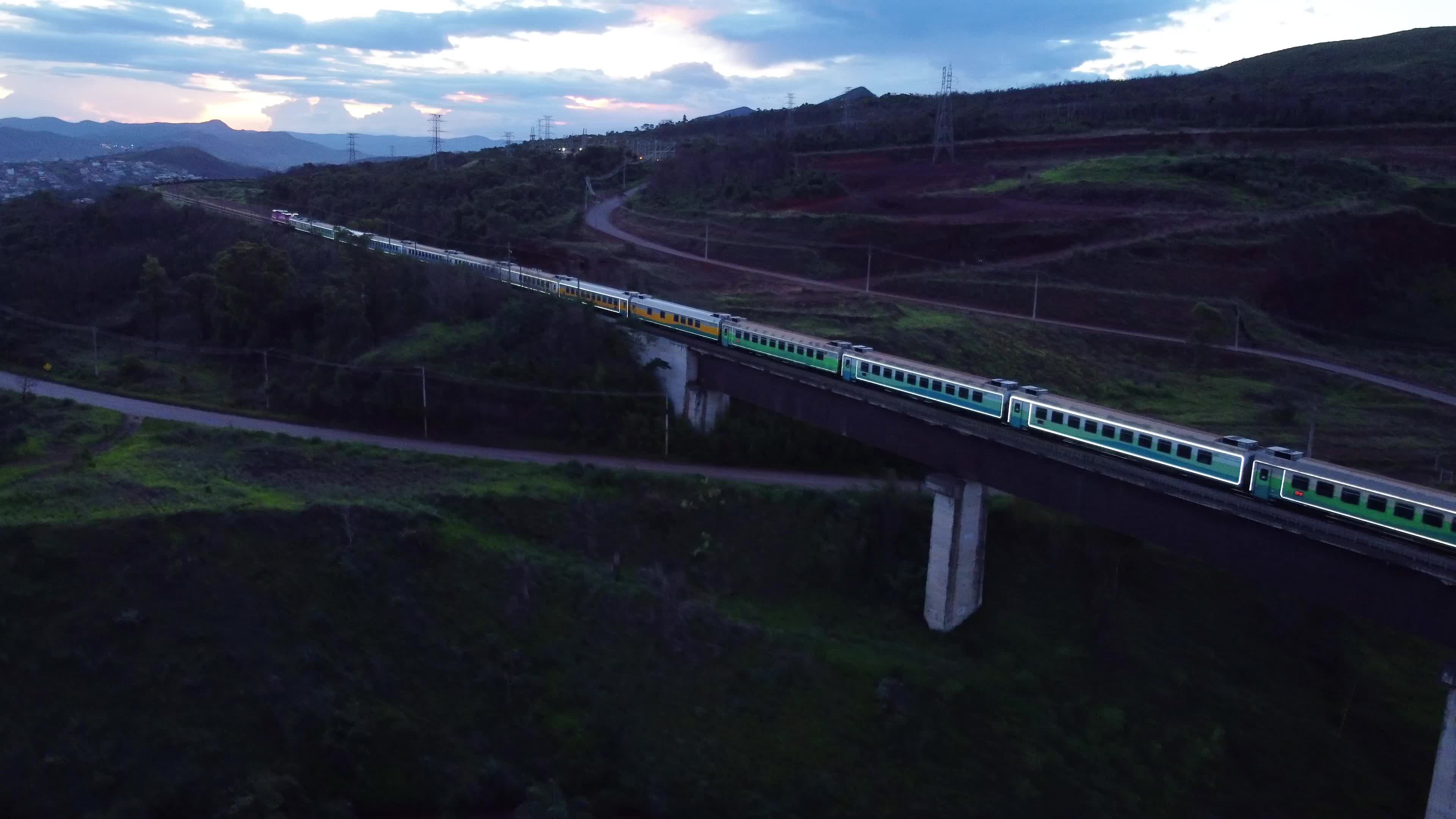 Trem de passageiros da Vale do Rio Doce.