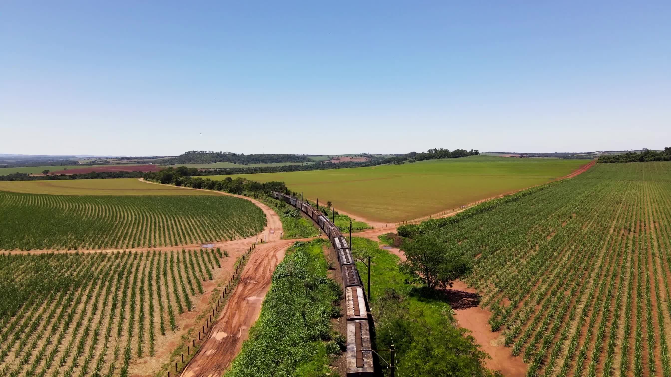 Trem de cargo rumo ao seu destino
