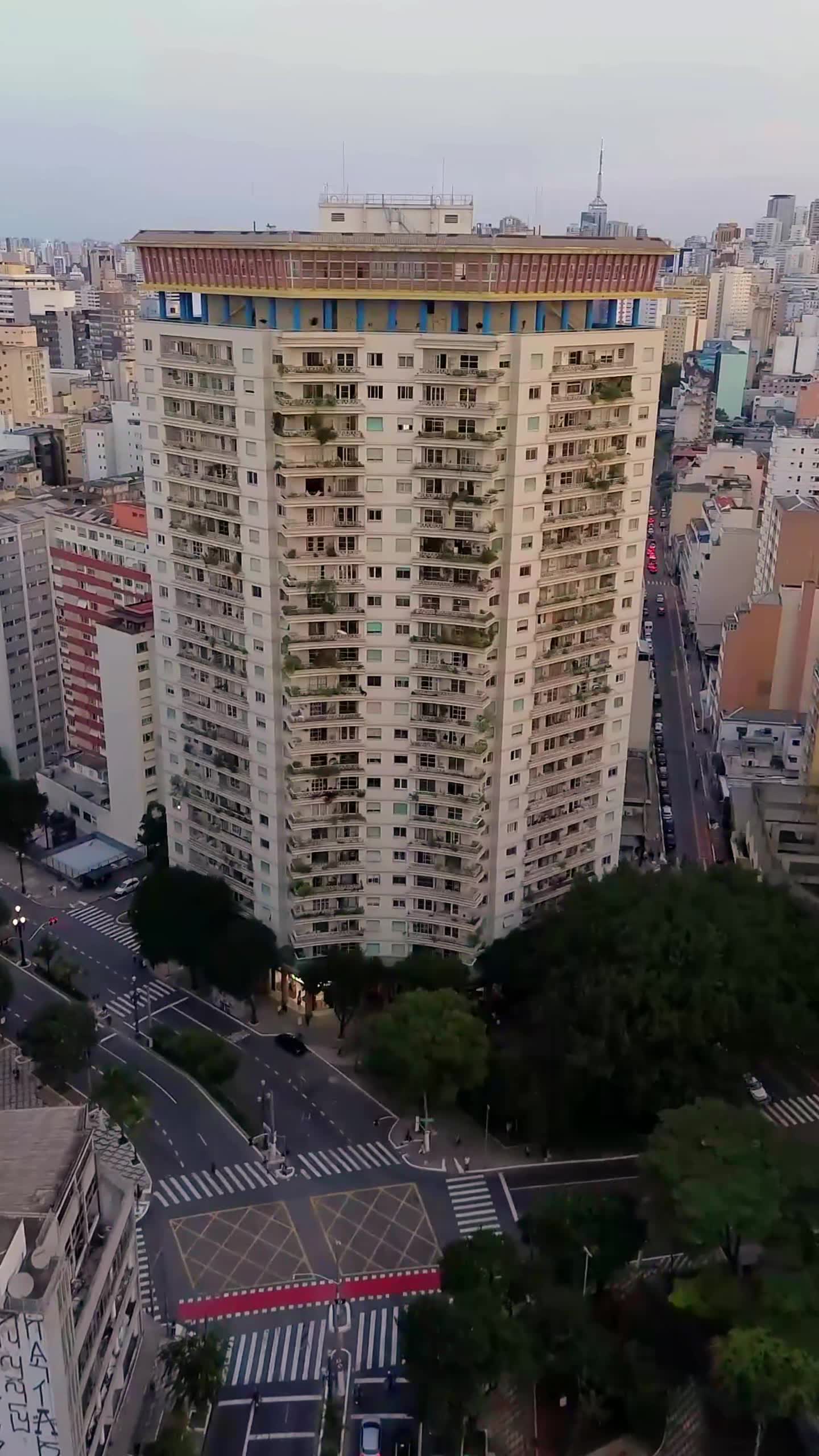 video so predio Viadutos do arquiteto Artacho