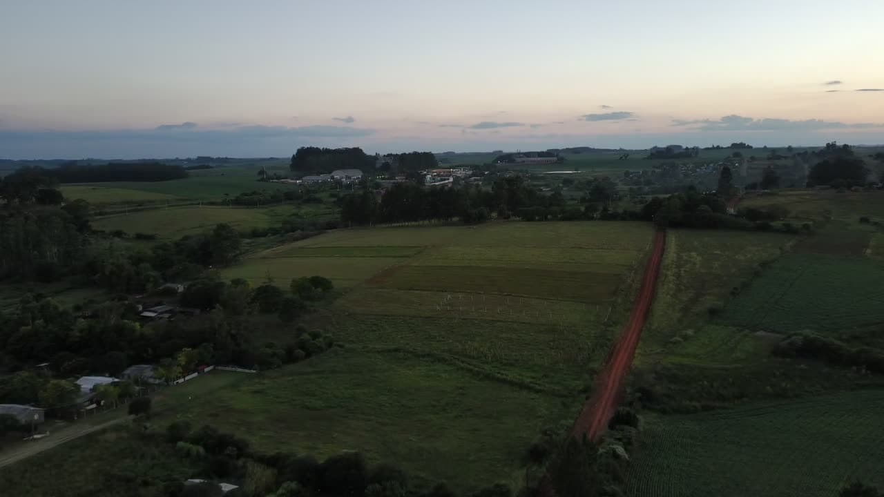 Paisagem de campo com estrada