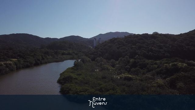  Lagoa Praia Brava - Prédios ao fundo Itajaí, Santa Catarina, Brasil