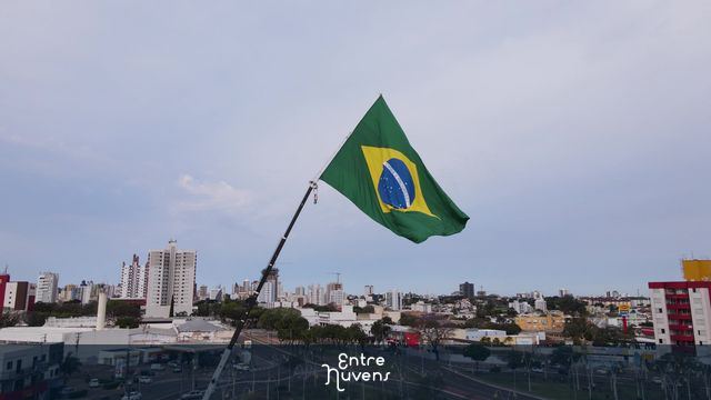  Video Bandeira do Brasil, praça da Bíblia Cascavel - Paraná. 