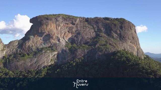 180 frontal da Pedra do baú