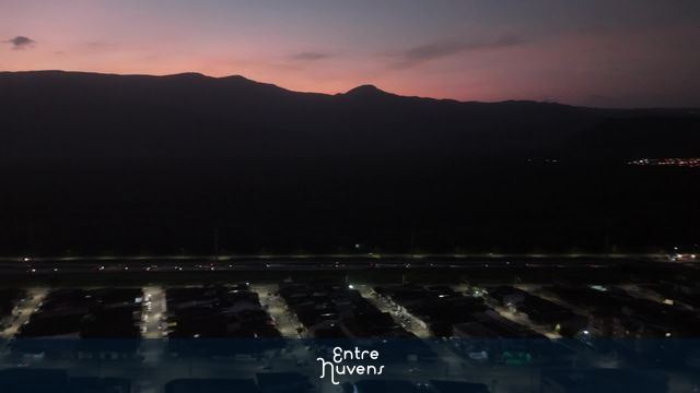 360 NA FEIRINHA — vídeo aéreo de Praia Grande
