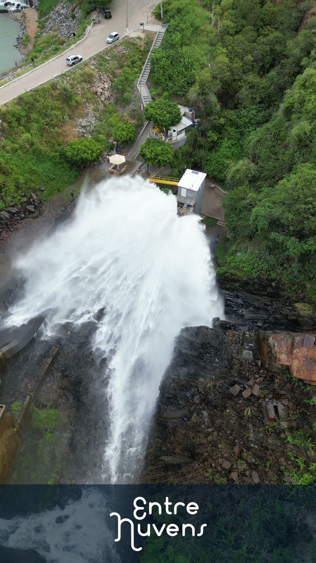 A Imponente Abertura das Comportas da Usina Hidrelétrica de Itaparica — vídeo aéreo de Orós