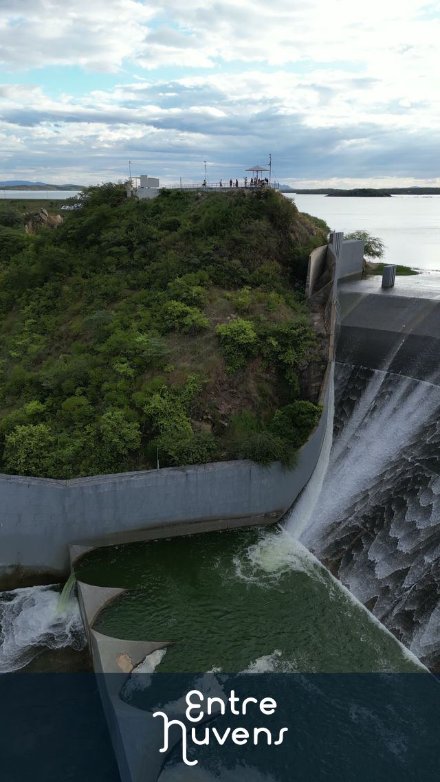 A Magnífica Sangria da Barragem de Poço Cruz em Petrolina — vídeo aéreo de Orós