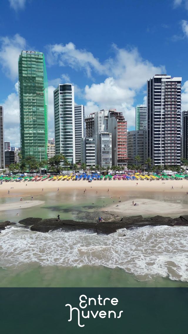 A Praia de Boa Viagem nunca decepciona — vídeo aéreo de Recife