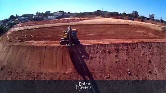 Acabamento de rampa  — vídeo aéreo de Divinópolis