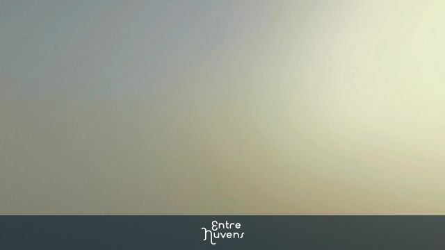 Acima das nuvens, a natureza se mostrando maravilhosa 