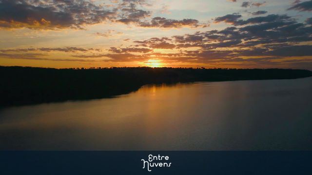 Ah...esse por do sol... — vídeo aéreo de Chapadão do Sul