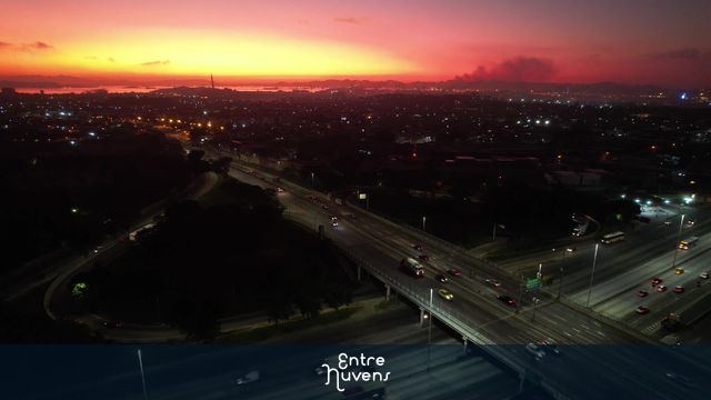 AMANHECER AVENIDA BRASIL E LINHA AMARELA — vídeo aéreo de Rio de Janeiro