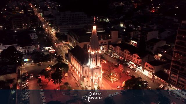 Anoitecer da Igreja Matriz de Santa Teresa Dávila, Praça Baltasar da Silveira, Teresópolis/RJ