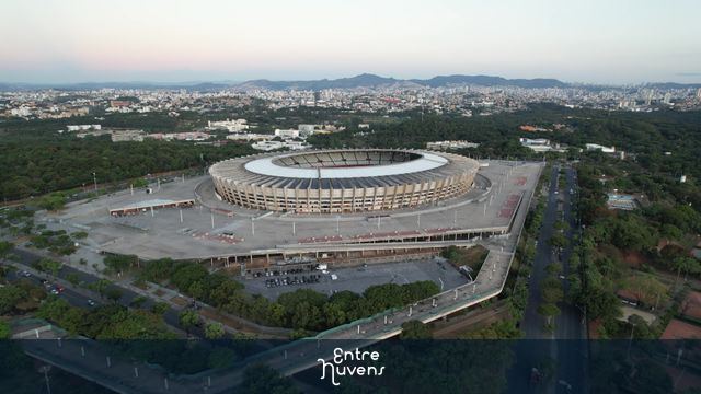 Aproximação, Mineirão, sobre a lagoa da pampulha em Belo Horizonte