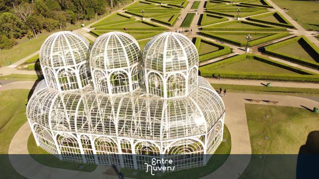 Aproximando da estufa do Jardim Botânico de Curitiba PR