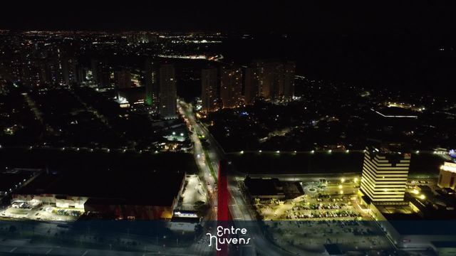 Arco da Inovação a noite em São José dos Campos/SP