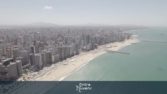 Arranha-céus à beira-mar em Fortaleza