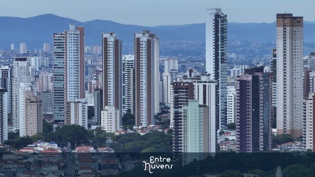 Arranha-céus em meio ao verde urbano megalópole metrópole são paulo