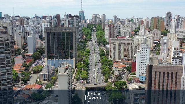 Av. 23 de maio com trânsito intenso nos dois sentidos