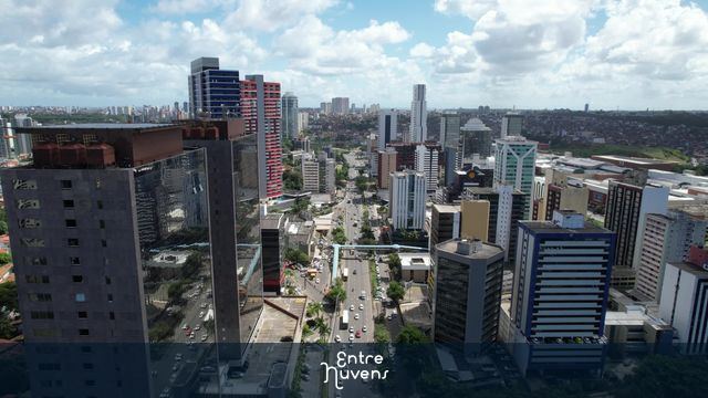 Av. Tancredo neves